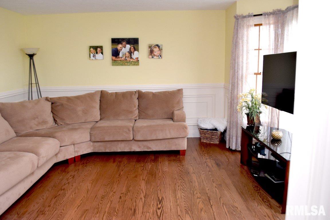 10 Hunters Way Washington, IL 61571 - Photo 4 of 33 Gallery Image 4