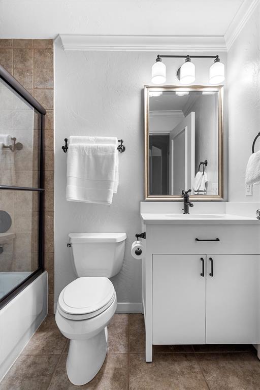 4323 Gilbert Avenue, Unit 4 Dallas, TX 75219 - Photo 12 of 40 a bathroom with a toilet a sink and a mirror