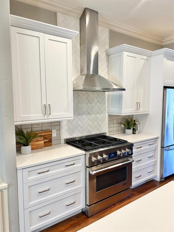 4323 Gilbert Avenue, Unit 4 Dallas, TX 75219 - Photo 19 of 40 a kitchen with white cabinets and appliances