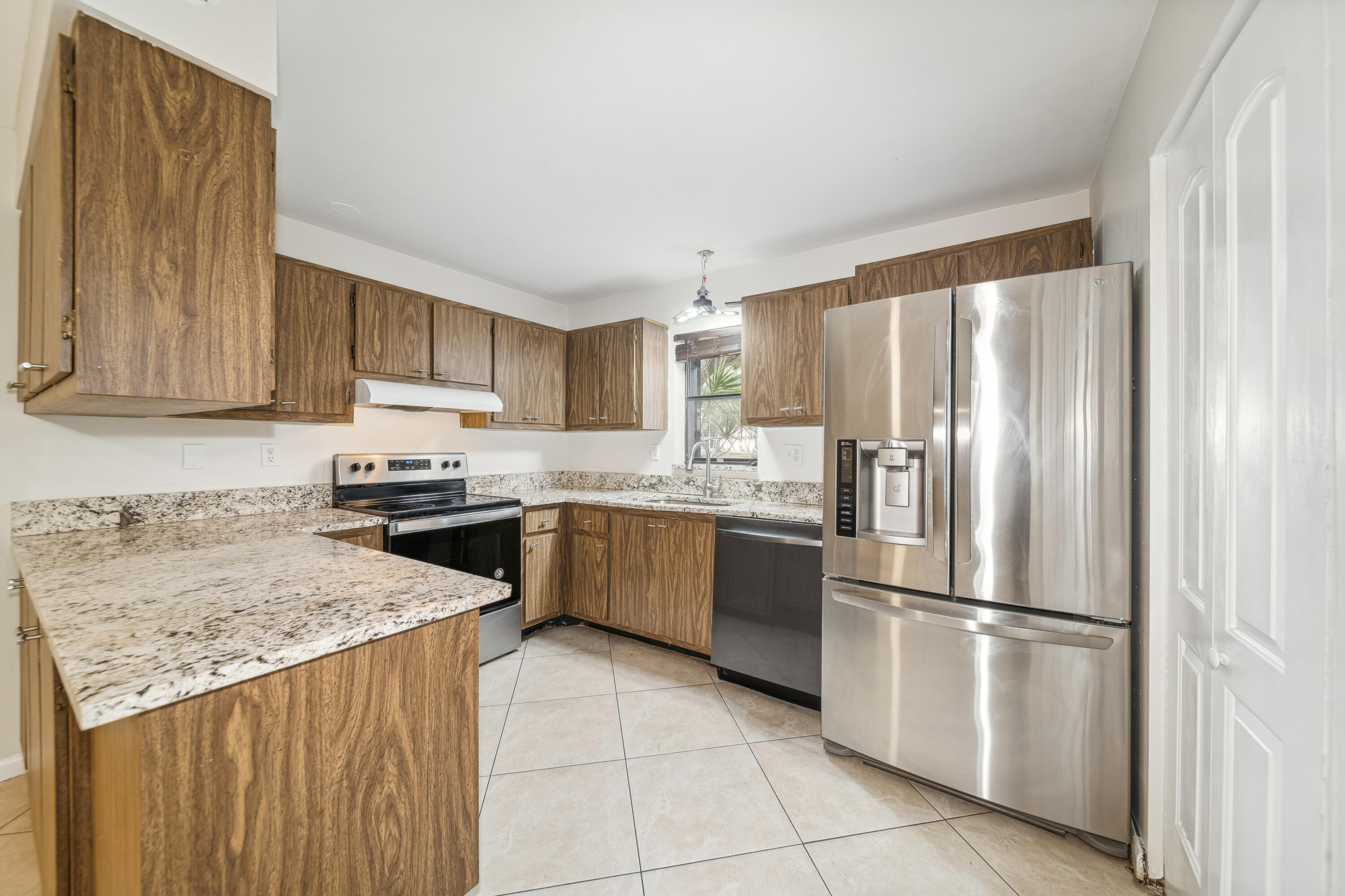9290 Southwest 61st Way, Unit B Boca Raton, FL 33428 - Photo 8 of 17 0009-009