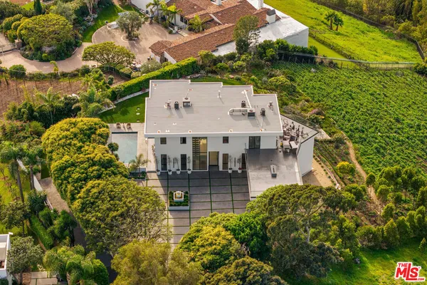 $9,449,000 | 5931 Kanan Dume Road, Malibu, CA 90265