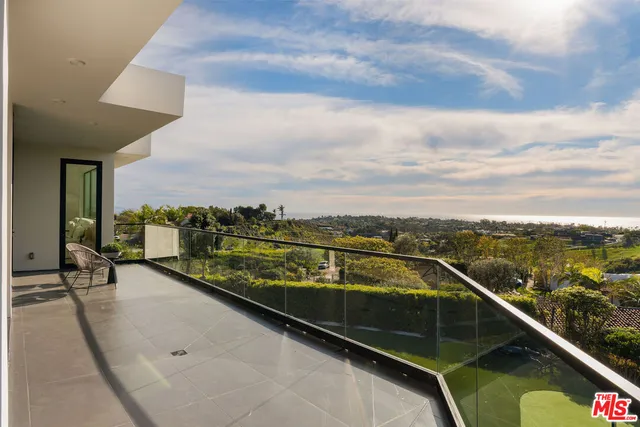 $9,980,000 | 5931 Kanan Dume Road, Malibu, CA 90265