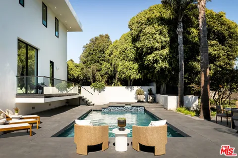 $8,999,999 | 5931 Kanan Dume Road, Malibu, CA 90265