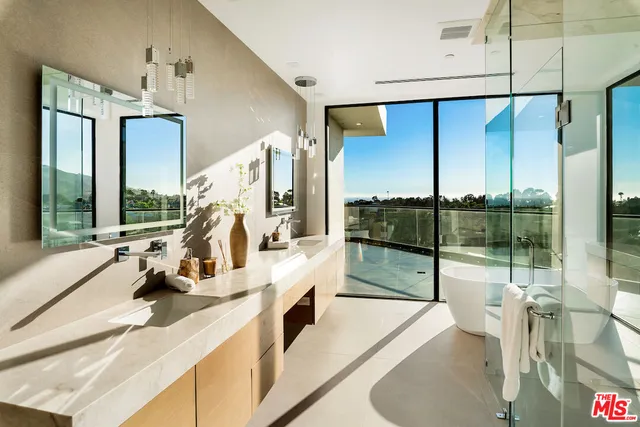 $9,980,000 | 5931 Kanan Dume Road, Malibu, CA 90265