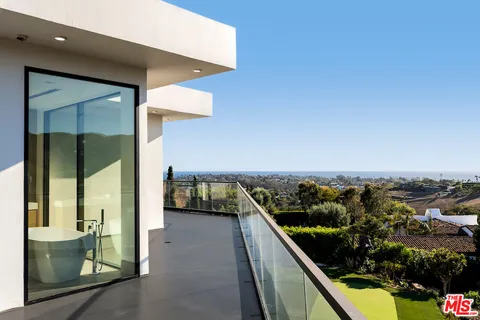 $8,999,999 | 5931 Kanan Dume Road, Malibu, CA 90265