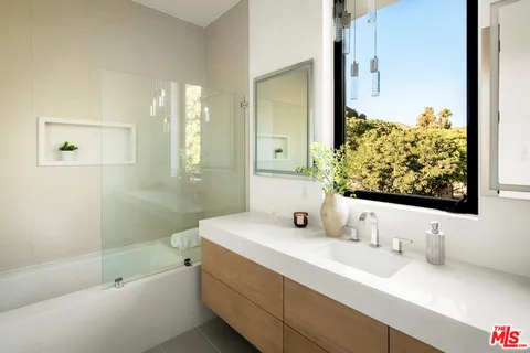 $8,999,999 | 5931 Kanan Dume Road, Malibu, CA 90265