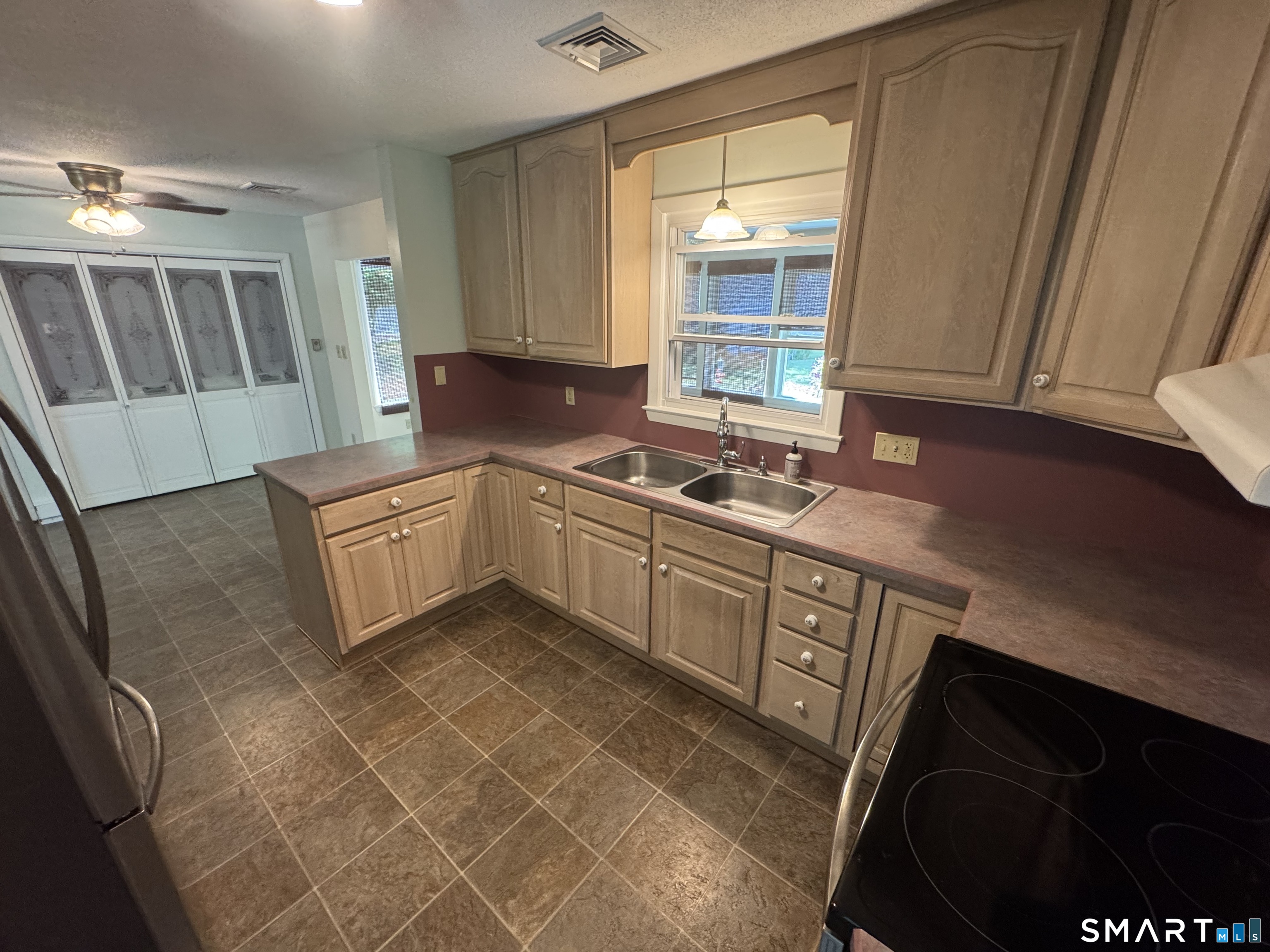 29 Shetucket Drive Windham, CT 06280 - Photo 3 of 27