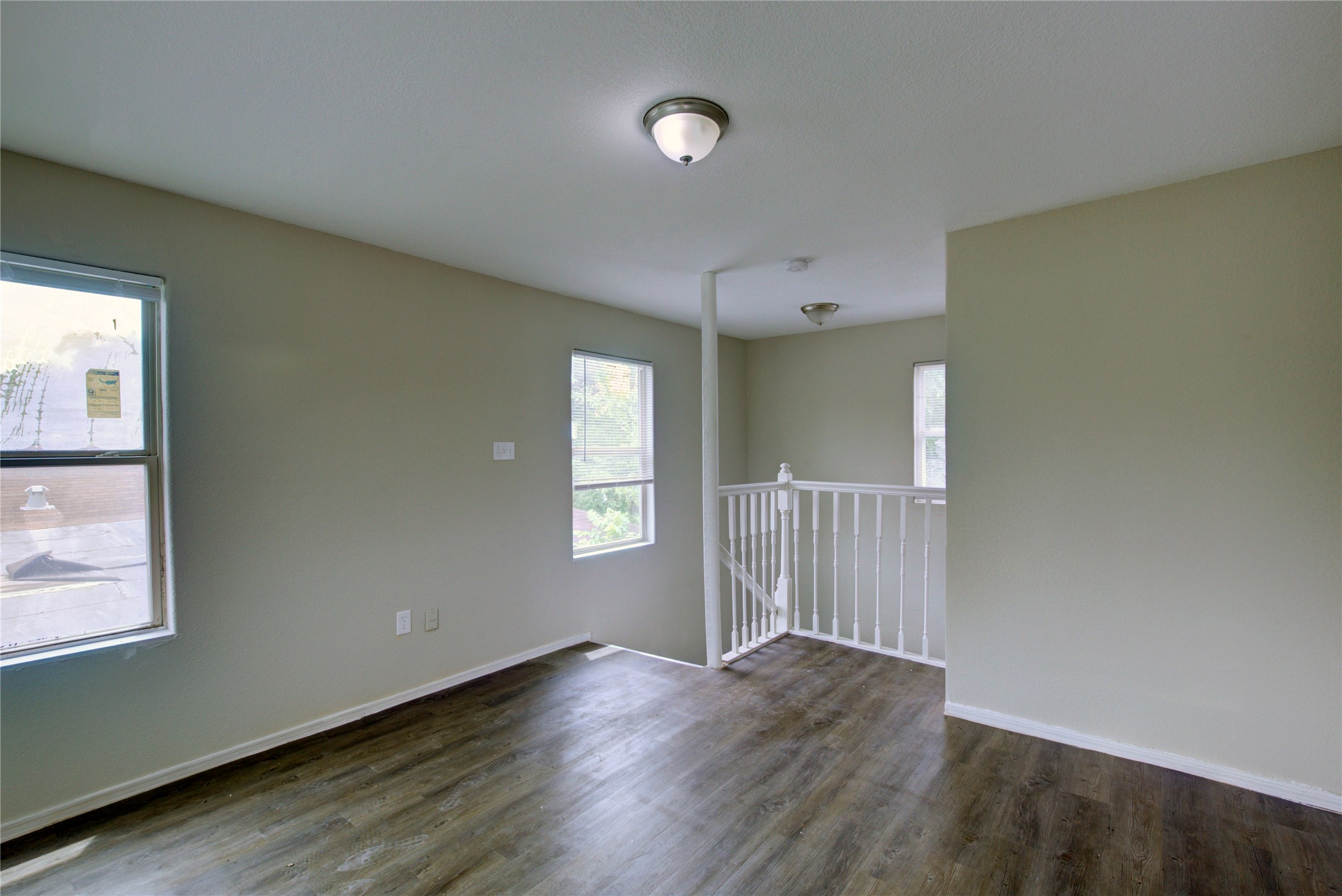 5406 Bataan Road Houston, TX 77033 - Photo 25 of 28 Upstairs bonus room