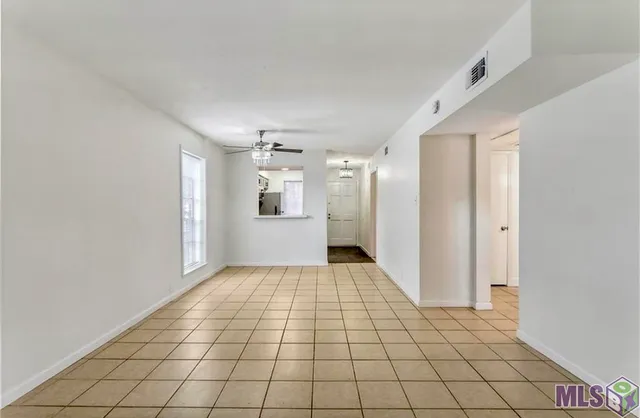 $1,700 | 3320 North Arnoult Road, Unit 111, Metairie, LA 70002