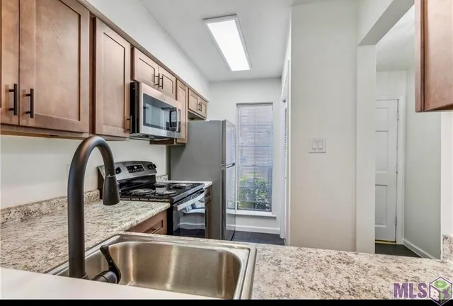 $1,700 | 3320 North Arnoult Road, Unit 111, Metairie, LA 70002