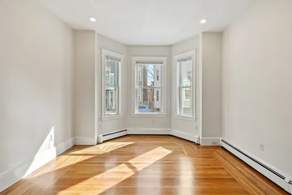 $3,700 | 634 East 7th Street, Unit 1, Boston, MA 02127