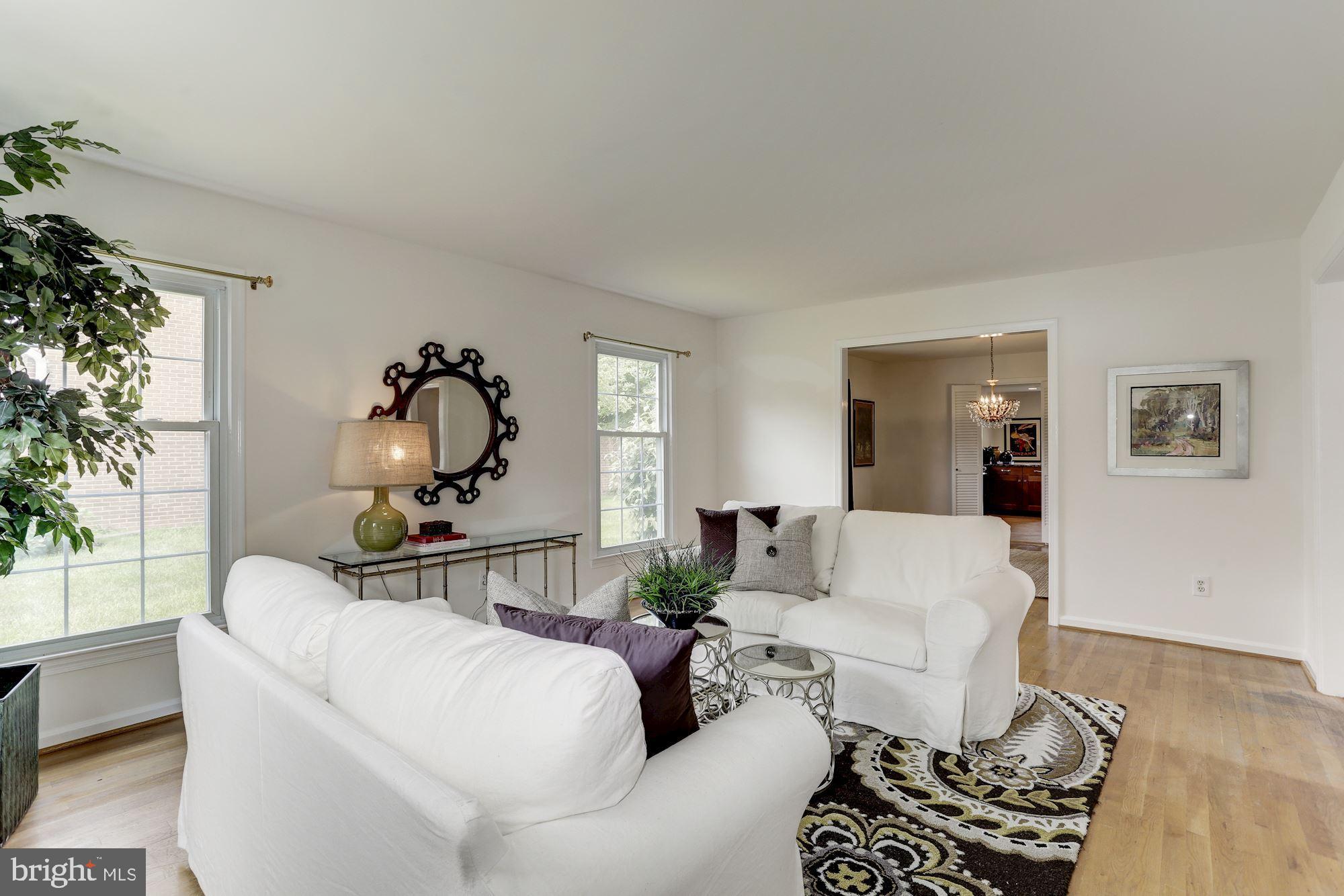 10239 Gainsborough Road Potomac, MD 20854 - Photo 6 of 21 a living room with furniture and a mirror