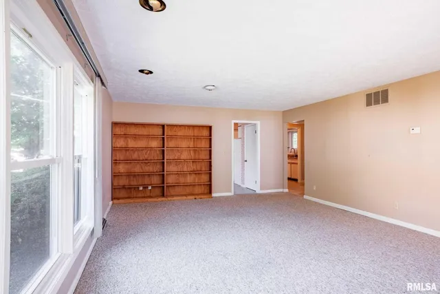 $198,000 | 109 Weisbrook Lane, Carterville, IL 62918