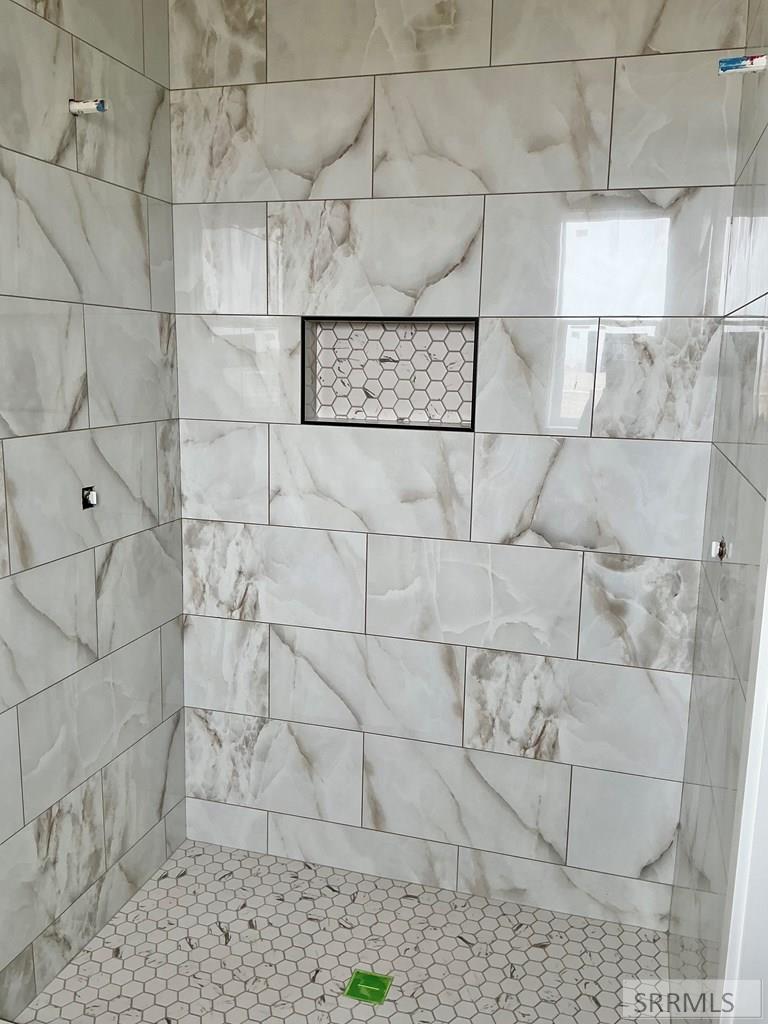 1770 Twilight Road Rexburg, ID 83440 - Photo 17 of 30 Primary shower