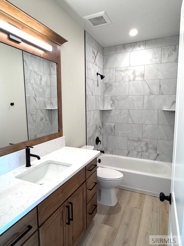 1770 Twilight Road Rexburg, ID 83440 - Photo 34 of 65 Main bathroom