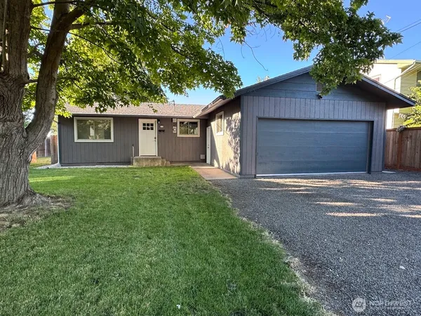 $395,000 | 424 Southwest 3rd Street, College Place, WA 99324