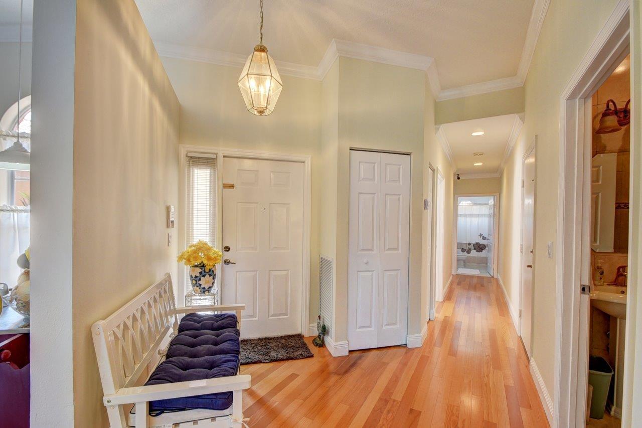 8565 Vía Serena Boca Raton, FL 33433 - Photo 5 of 37 Foyer