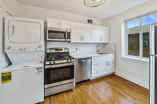 $2,195 | 3501 North Albany Avenue, Unit 2, Chicago, IL 60618