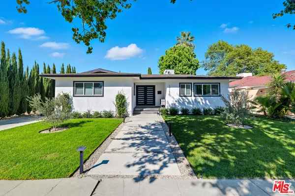 $5,500 | 19153 Bessemer Street, Tarzana, CA 91335