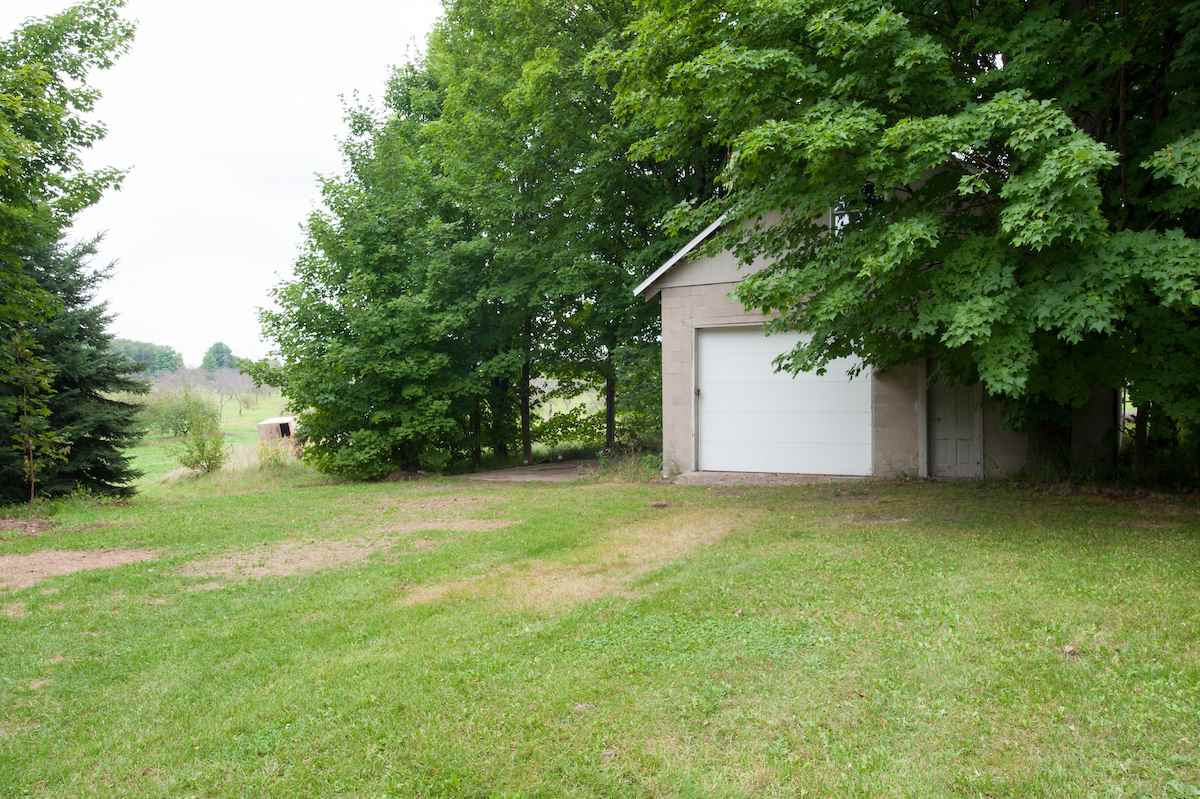3077 Kroupa Road Traverse City, MI 49686 - Photo 5 of 61 1837873-4.JPG