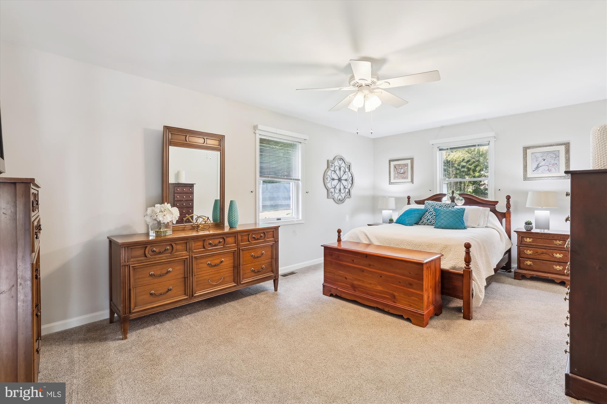 6516 Elmdale Road Alexandria, VA 22312 - Photo 31 of 53 Bright master bedroom