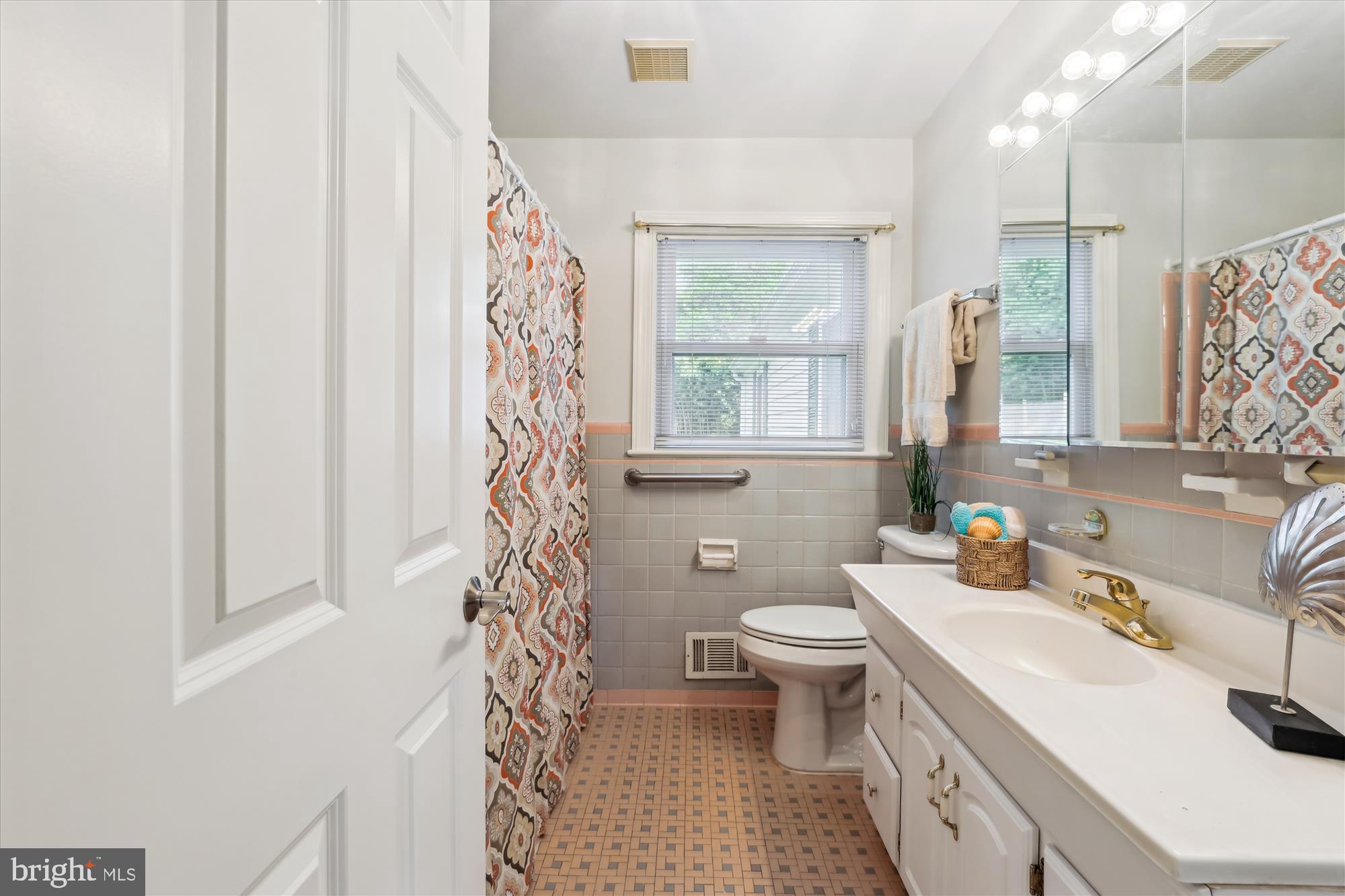 6516 Elmdale Road Alexandria, VA 22312 - Photo 46 of 53 Bath 3