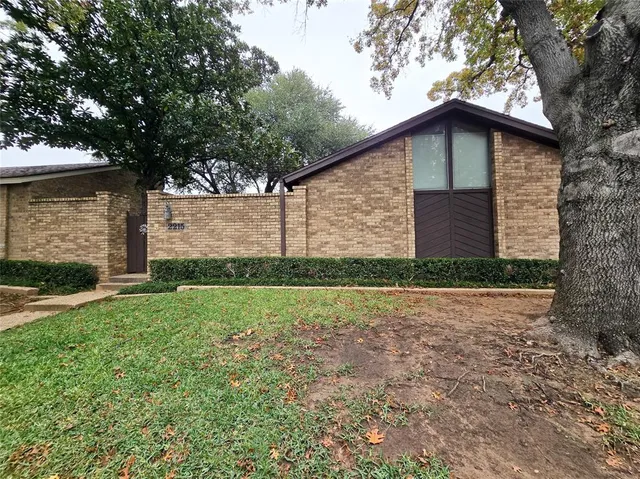 $250,000 | 2215 Winter Sunday Way, Arlington, TX 76012