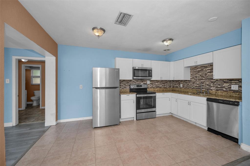 2476 Coronado Way Dunedin, FL 34698 - Photo 11 of 81