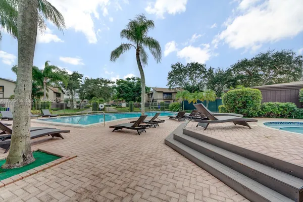$2,900 | 1960 Bayberry Drive, Unit 1960, Pembroke Pines, FL 33024