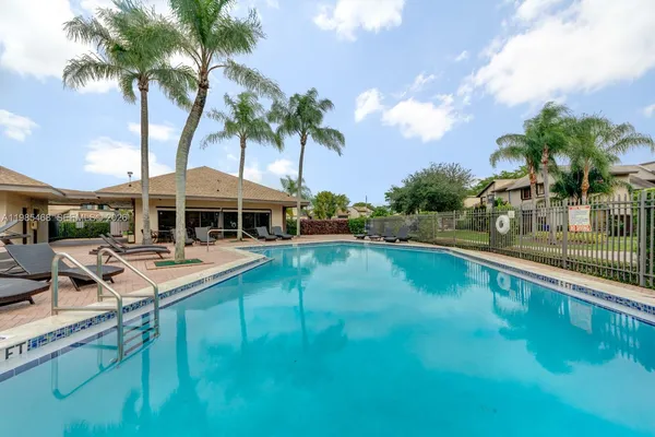 $2,900 | 1960 Bayberry Drive, Unit 1960, Pembroke Pines, FL 33024