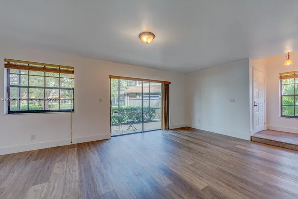 $2,900 | 1960 Bayberry Drive, Unit 1960, Pembroke Pines, FL 33024