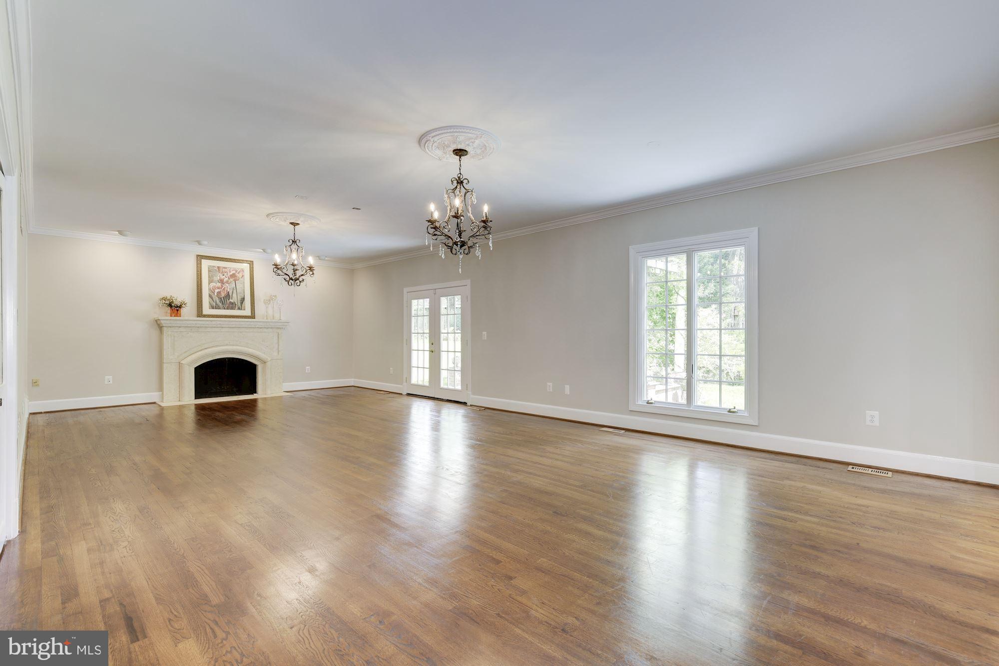 9809 Hall Road Potomac, MD 20854 - Photo 17 of 55 Great Family Room