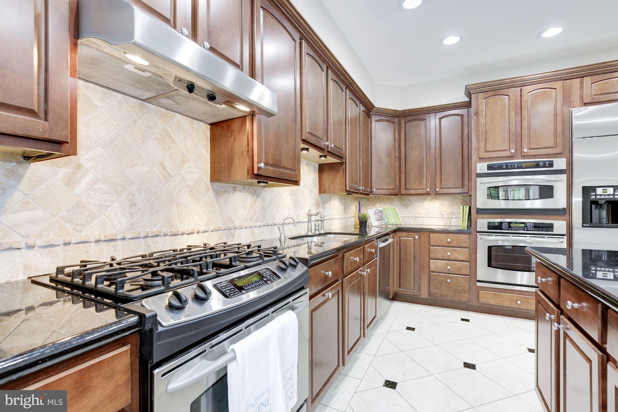 9809 Hall Road Potomac, MD 20854 - Photo 21 of 55 Granite countertops, stainless steel appliances