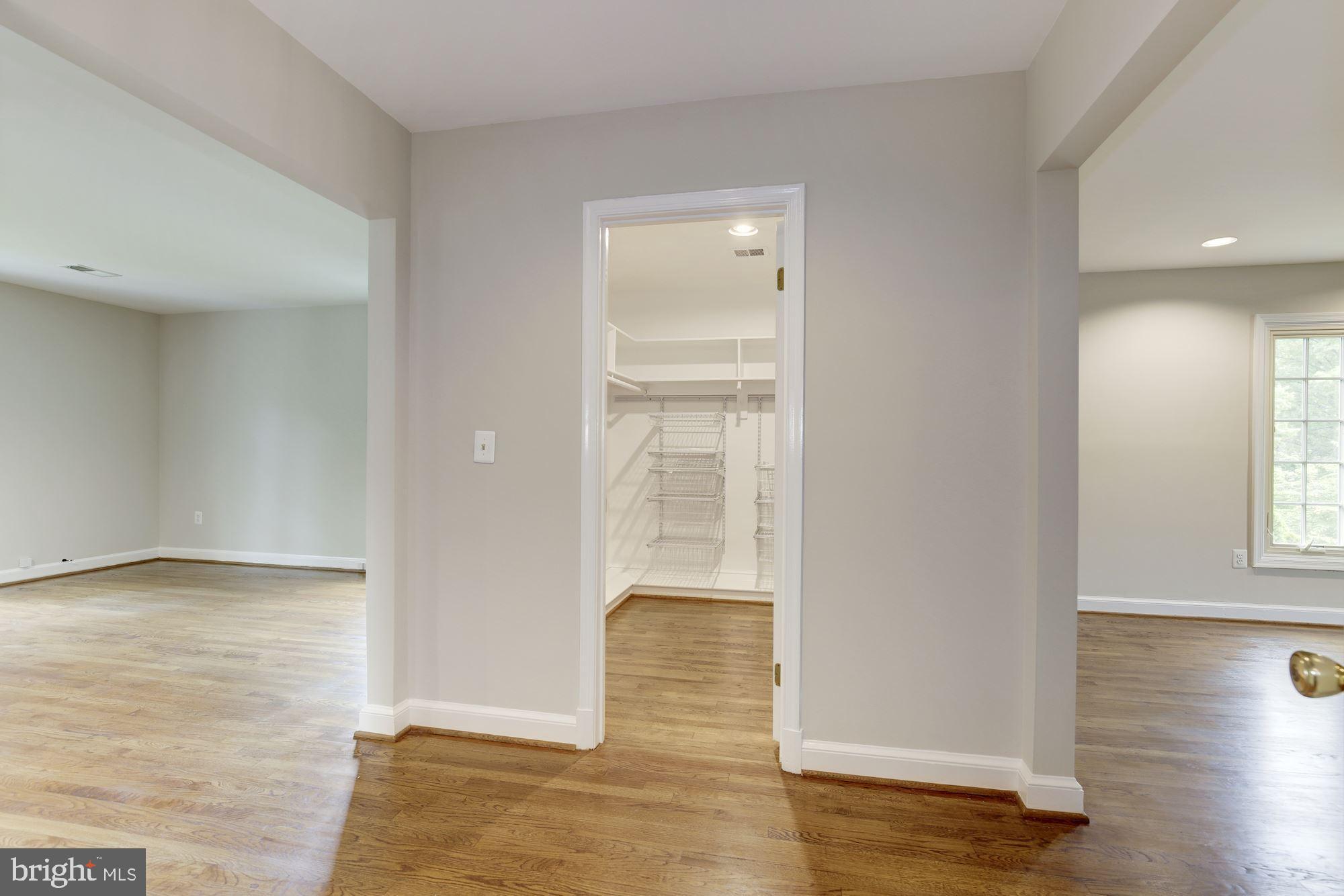 9809 Hall Road Potomac, MD 20854 - Photo 25 of 55 Master Suite w dressing/sitting room, walk-ins