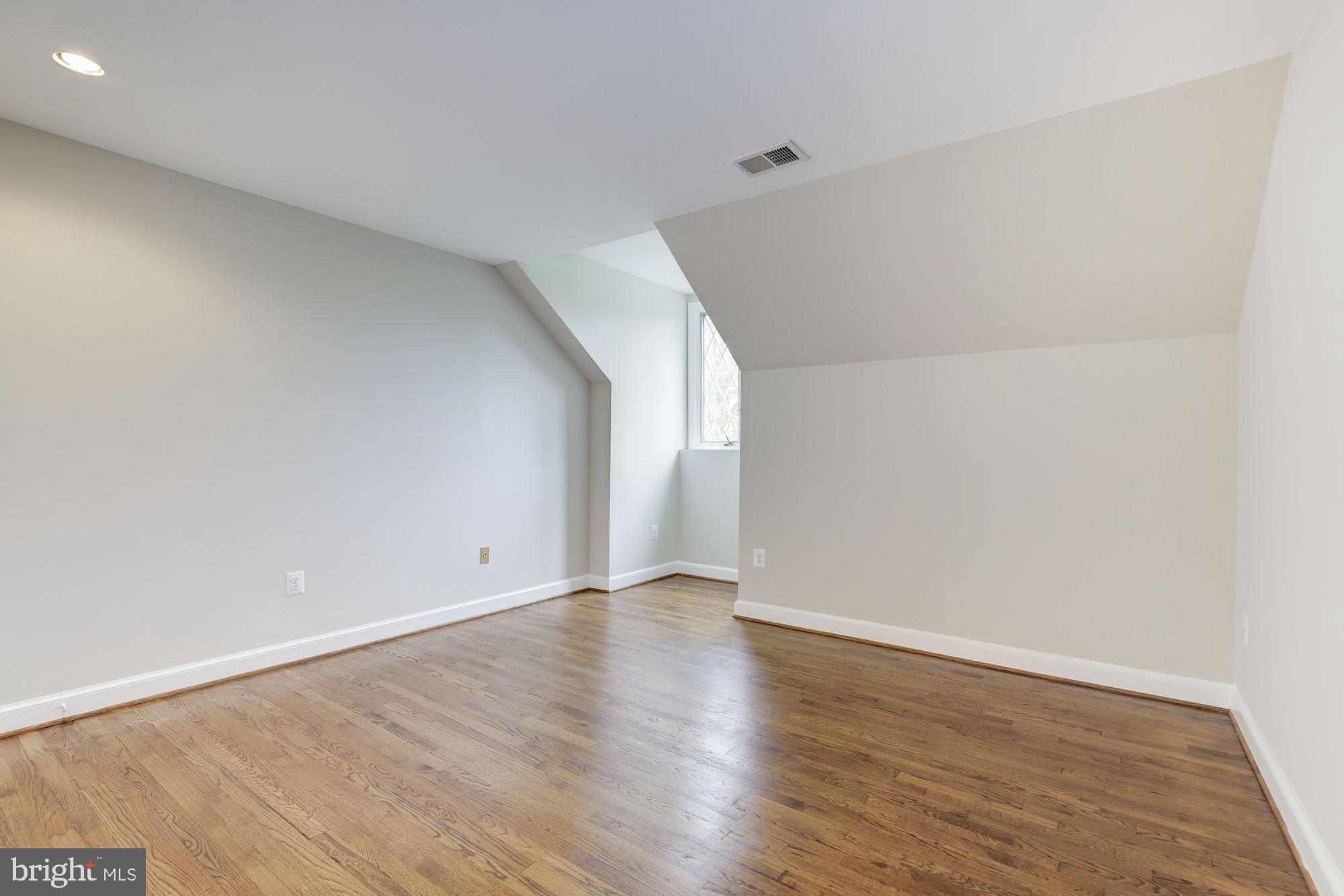 9809 Hall Road Potomac, MD 20854 - Photo 35 of 55 Upper Level Bedroom 5