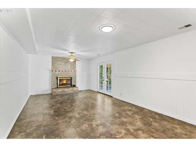 a view of empty room with a fireplace