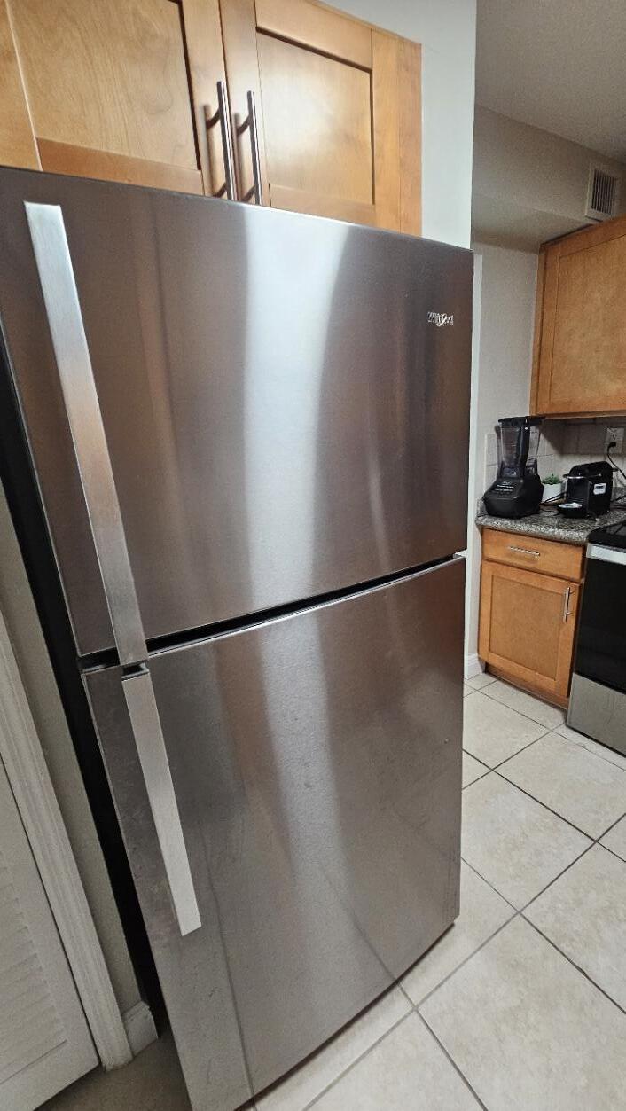 4 Royal Palm Way, Unit 6050 Boca Raton, FL 33432 - Photo 17 of 35 a view of a refrigerator in kitchen and an empty room