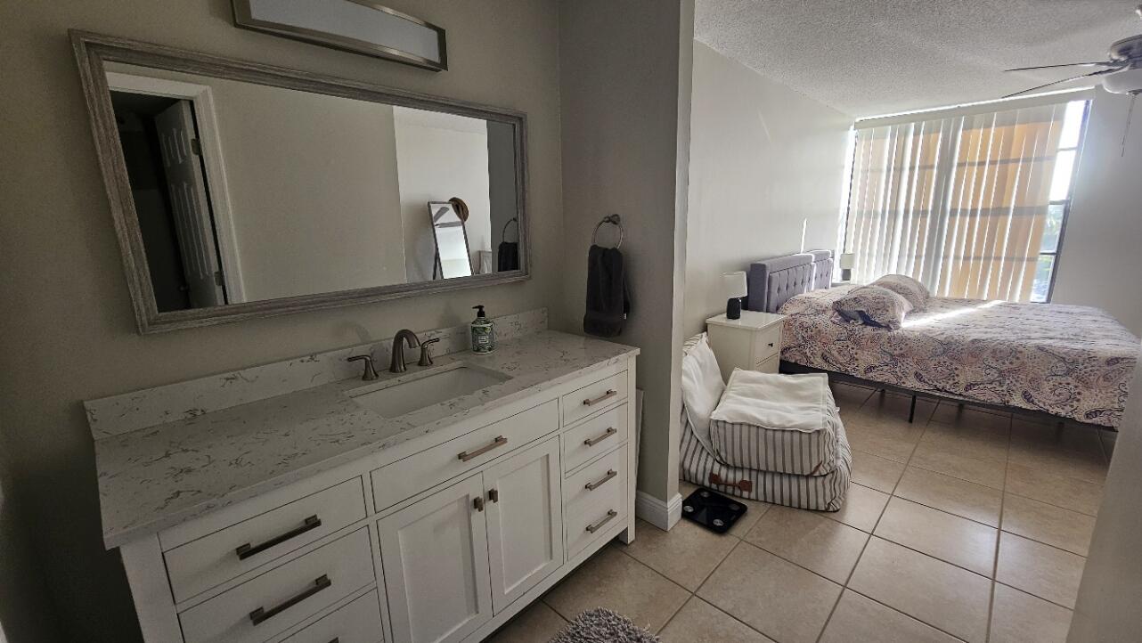 4 Royal Palm Way, Unit 6050 Boca Raton, FL 33432 - Photo 19 of 35 a en suite bathroom with a double vanity sink and mirror