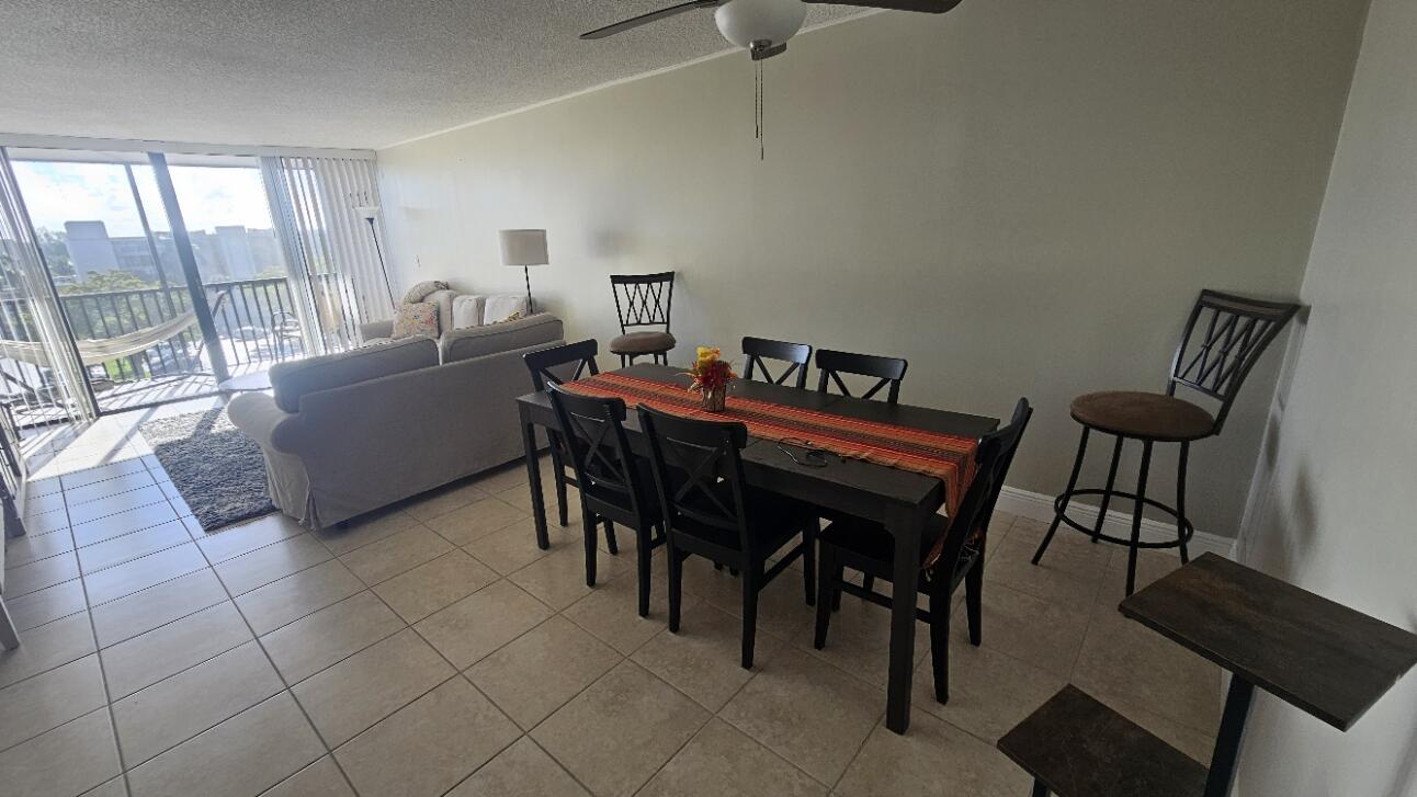 4 Royal Palm Way, Unit 6050 Boca Raton, FL 33432 - Photo 10 of 35 a living room with furniture and a window