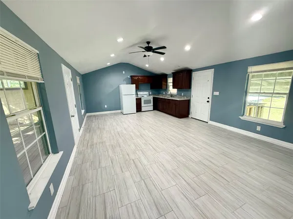 $1,600 | 9013 Puritan Way, Rosharon, TX 77583