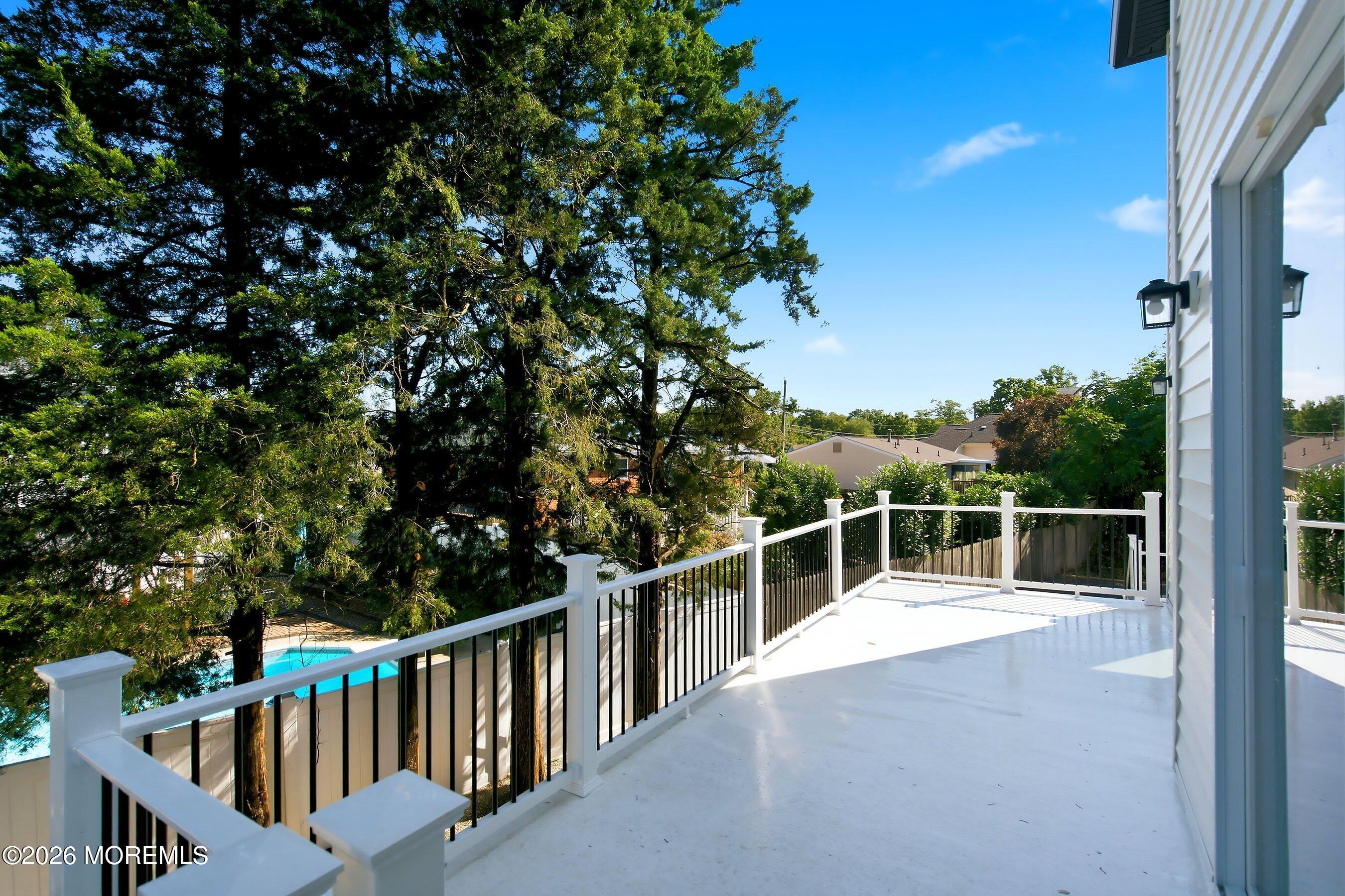 94 Pinewood Road Toms River, NJ 08753 - Photo 24 of 48 24-Deck 1