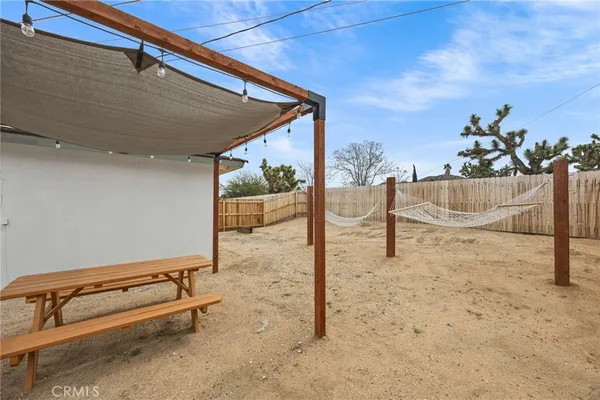 $2,600 | 55585 Onaga Trail, Yucca Valley, CA 92284
