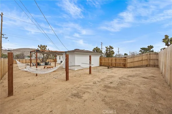 $2,600 | 55585 Onaga Trail, Yucca Valley, CA 92284