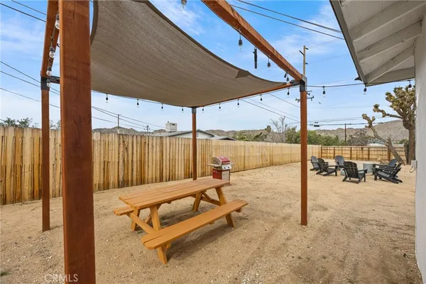 $2,600 | 55585 Onaga Trail, Yucca Valley, CA 92284