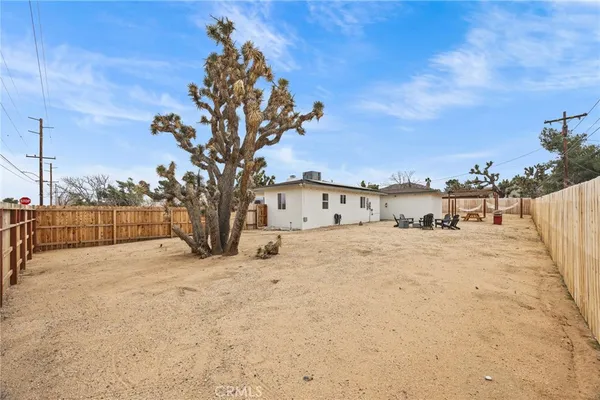 $2,600 | 55585 Onaga Trail, Yucca Valley, CA 92284