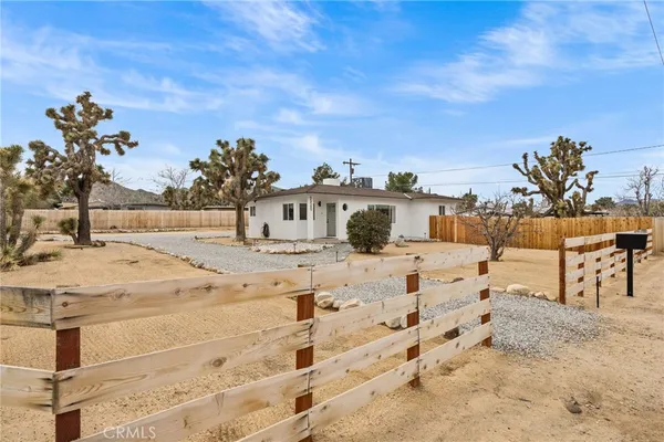 $2,600 | 55585 Onaga Trail, Yucca Valley, CA 92284