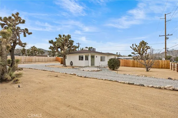 $2,600 | 55585 Onaga Trail, Yucca Valley, CA 92284