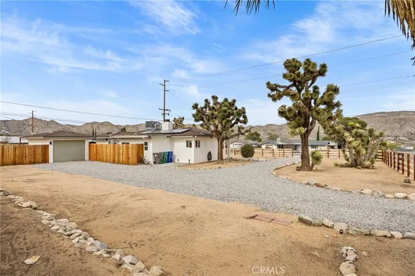 $2,600 | 55585 Onaga Trail, Yucca Valley, CA 92284