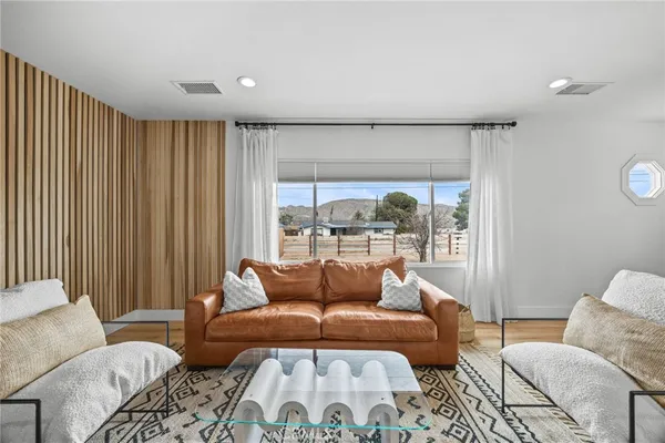 $2,600 | 55585 Onaga Trail, Yucca Valley, CA 92284