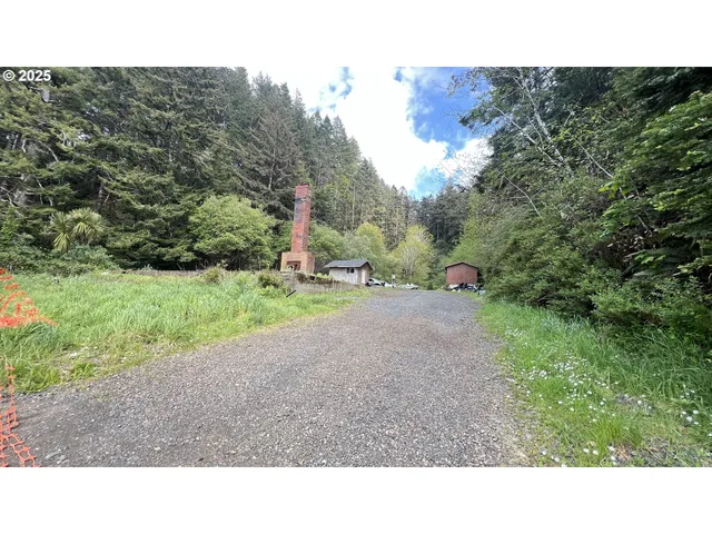 $300,000 | 28515 Mateer Road, Gold Beach, OR 97444